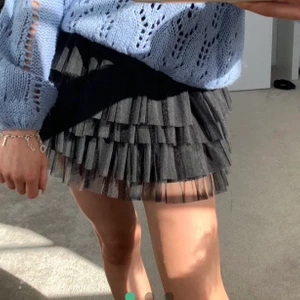 Svart tyllkjol - LÅNAD BILD!! snygg kjol till sommaren passar till allt💕💕