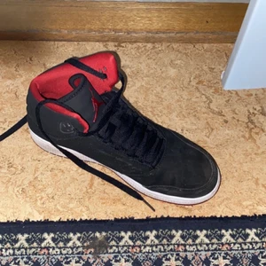 Jordan Max Aura 2 - Fina jordans. Present som inte passar längre använt de några gånger i höstas. Slutsålda överallt!