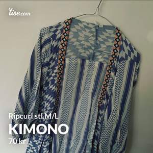 Kimono i blå/vit. Stl. M/L , kan skickas mot frakt 