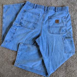 Säljer mina as feta Carhartt Carpenter jeans! hör av dig för fler bilder. köpare står för frakt!