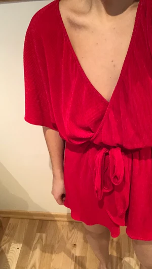 Röd byxdress nelly trend - Fint skick! Jag är s/m och den sitter fint på mig 