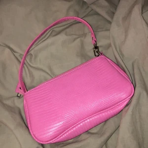 Väska - En rosa baguettväska. Aldrig använd 