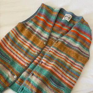 Stickad tröja köpt på second hand✨ - Köpt på beyond retro. Fin skick