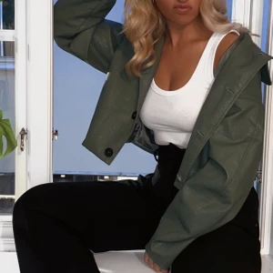 Nakd jacka  - Superfin nakd ”jacka” från AFJ kollektionen. Endast använt den under denna kvällen, så gott som ny! 