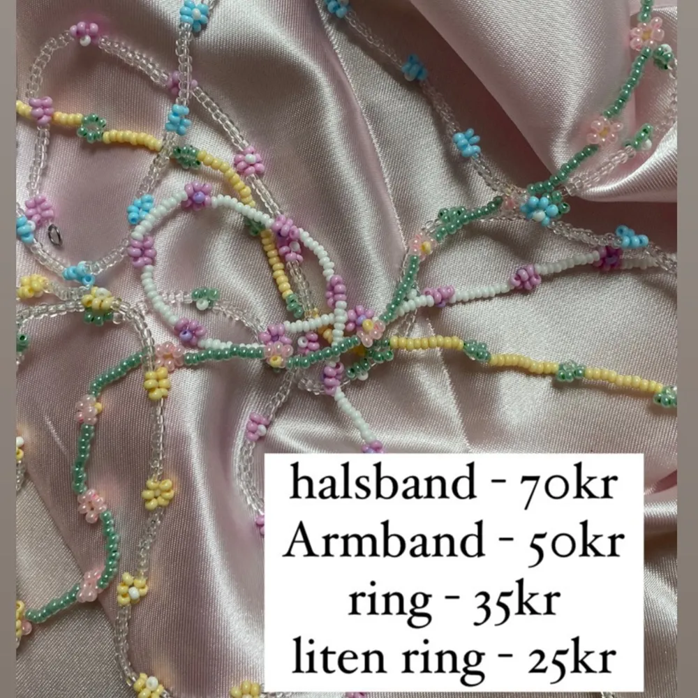 super gullig och fina smycken i massa fina färger. ifall de finns speciella önskemål på färger går detta självklart att fixa så länge vi har färgerna. smycken som säljs är halsband, armband, ringar och vi funderar på att skapa örhängen 🤩🤩🤩. Accessoarer.