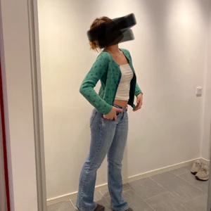 Skitsnygg kofta!  - Somrig och vårig! Frakt på 62 Eller så möts vi på söder!! 💞👍🏻 