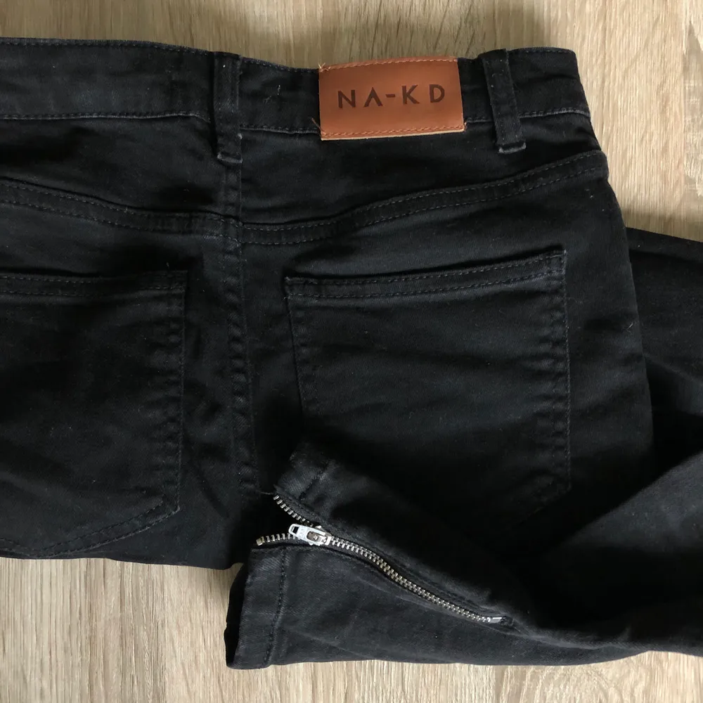 Jeans från NA-KD, stl 36. Använda en gång. . Jeans & Byxor.