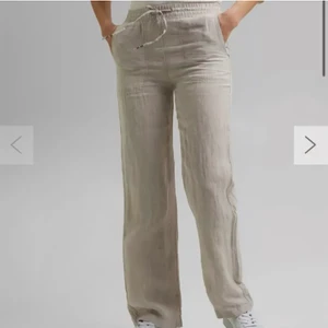 Esprit linnebyxor  - Aldrig använda esprit linne byxor, nypris 700kr!! Bud från 400💕💖💕💖💕 storlek 32 men jag som har 36 kan ha dom fast då är dom lite i tajtaste laget skulle jag säga! Skulle därför funka bra även för storlek 34