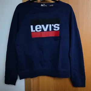 Levi's sweatshirt original i fint skick. Vid intresse buda i kommentarerna. Köparen står för fraktkostnad. 
