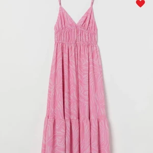 Söker!  - Söker denna rosa klänningen ifrån h&m💗💗
