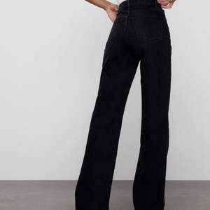 Zara’s wide leg full length jeans i svart✨ 