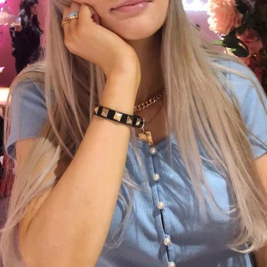 Topp pärlor - Intressekoll! Söt topp i mycket fint skick, S så passar både större o mindre (xs och m). Har även likadan fast lila!