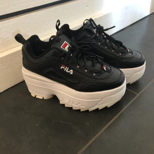 Platå fila - Svarta fila med platåsula. Storlek 36 Knappt använda.  Dyra vid inköp, 450kr 