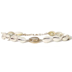 Fin halsband/pearl choker  - väldigt fin halsband köpt ifrån gina för 100kr , använd endast en gång :) 