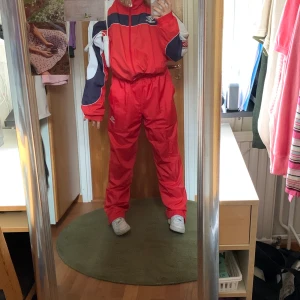 Umbro SETTET! - Om du vill köpa båda delarna och inte betala för två paket kan du köpa det här. Om du mer är intresserad av en utav delarna kolla de andra annonserna! (+Du får de lite billigare)