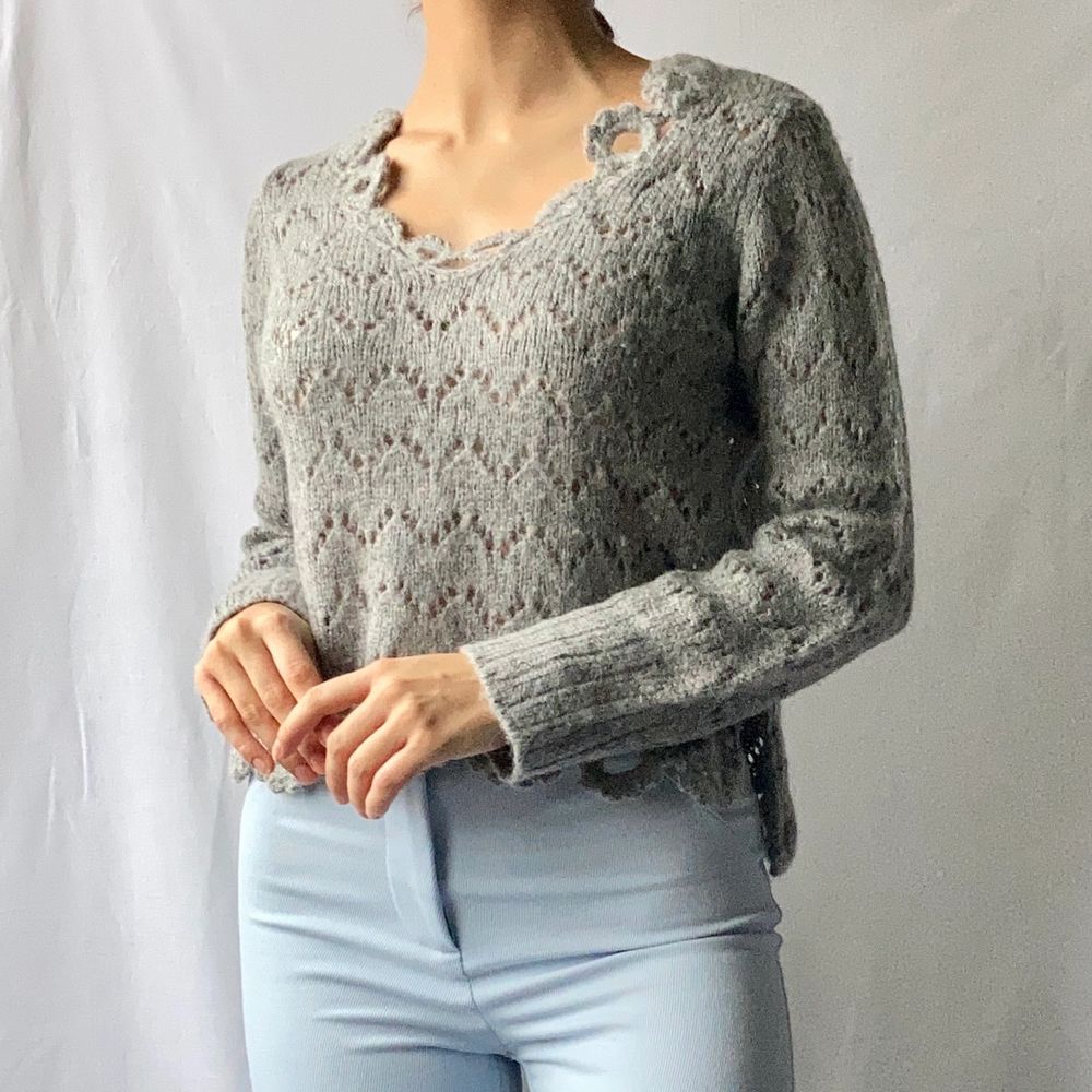 🌊 DETAILED GREY PATTERN KNITTED JUMPER TIED AT BACK • SIZE - M / EU 38 / (Fits xs-s too) • BRAND - Odd Molly • MATERIAL - Acrylic, wool, nylon, alpaca MY MEASUREMENTS • Height 161cm / 5'3