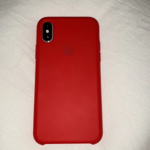 iPhone X skal i silikon  - Väldigt snyggt skal från Apple. Nästan inte använd då jag köpt ny mobil kort efter jag köpte skalet