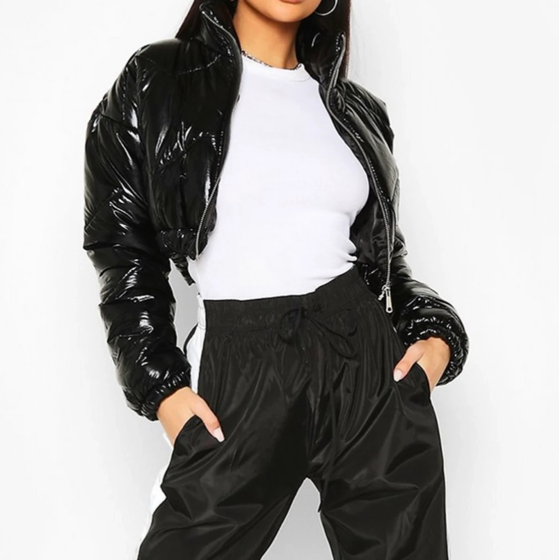 Kort vadderad jacka med glansig yta - 89