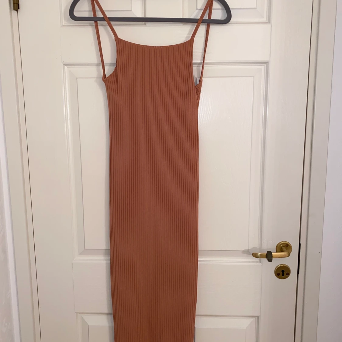 Lång klänning med öppen rygg