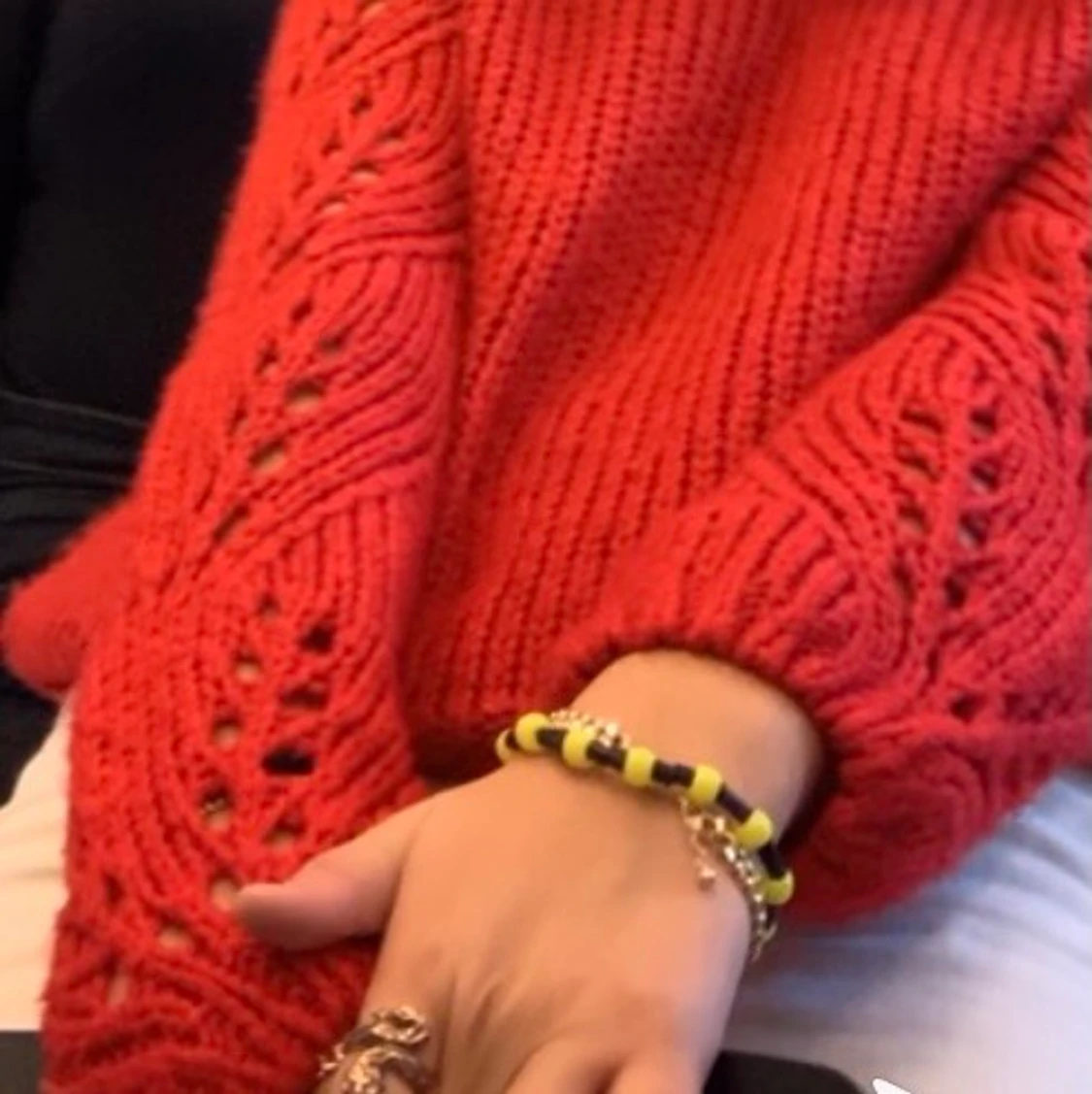 stickad röd tröja  - 90