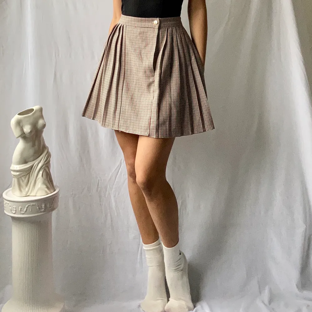 🌊 BEIGE / BLACK / RED CHECKERED PLEATED SKIRT WITH FRONT PANEL AND GOLD BUTTON  • SIZE - XS / EU 34 / UK 6 / US 2 • BRAND - Primark • MATERIAL -   MY MEASUREMENTS • Height 161cm / 5'3