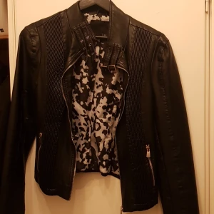 Svart Skinnjacka - Small