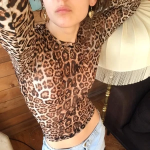  Leopard tröja - Super cool leopard tröja, köpt secondhand i fint skick.