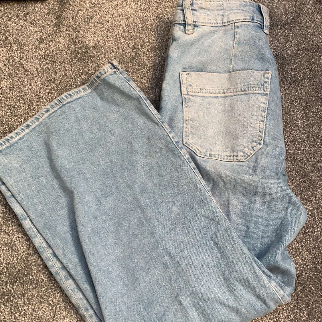 Ett par jeans från hm i storlek 34 - 90