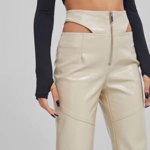 Vinyl byxor - Endast använda 1 gång. Köptes för 3 månader sen! Frakt står köparen för🦋