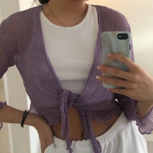 Topp - Lila topp/ kofta. Jätte unik och cool!  80kr inkl frakt’😊