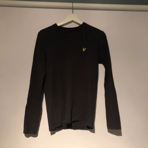 Lyle and scott - Lyle and scott, svart långärmad tröja. Bra skick, strl XS.