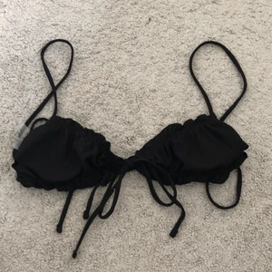 Bikini överdel  - Säljer denna superfina bikini överdel!!! Inte använd en endast gång & helt ny men tyvärr för liten för mig💕😢 