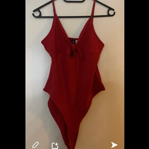 Röd body - Aldrig använd bara testat💞