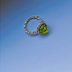 Hemgjorda ringar med glaspärlor - Gjorde den imorse, har aldrig använt den. 