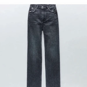 Zara jeans - Säljer dessa ”90s full lenght jeans” från zara i storlek 36.