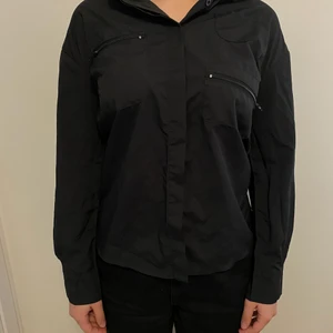 Svart tröja - Svart tröja 