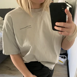 Tshirt  - Tshirt från H&M i blå/grå färg