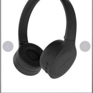 Säljer on-ear wireless hörlurar från KYGO i oförtruten förpackning.  Vann dom i en tävling men har själv andra hörlurar, därför säljer jag dem 😊  Länk till produkten: https://www.xbykygo.com/eu/wireless-headset-on-ear-a3-600 