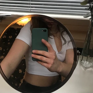 Tenniströja Zara - SNYGGASTE tröjan från zara. Har en perfekt v-ringning och söt krage. Aldrig använd och lappar finns kvar. Säljer då den var lite tajt kring armarna på mig och Zara är så krångliga med returer. Skriv vid frågor 🤍💞⚡️