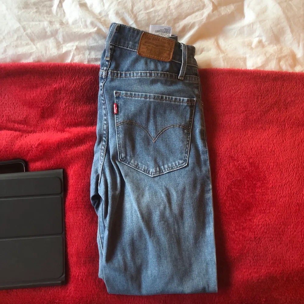 Levis skinny jeans, säljs pågrund av att de ej används längre. Jeans & Byxor.