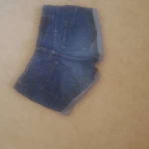 Blå jeans Shorts I storlek 36. Aldrig använt 