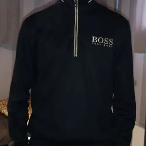 Rätt så ny Hugo boss tröja har använt den ett par gånger storlek m, säljer för 500kr