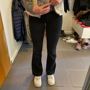 Jeans - Säljer mina absoluta favorit jeans, om många är intresserade blir det budgivning