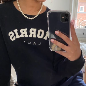 Morris sweatshirt  - Jättefin sweater från Morris Lady😍😍 använd sparsamt och i gott skick! (fläckarna på första bilden är från spegeln och ej plagget) så fin att styla med skjorta under! NYPRIS: 999kr 