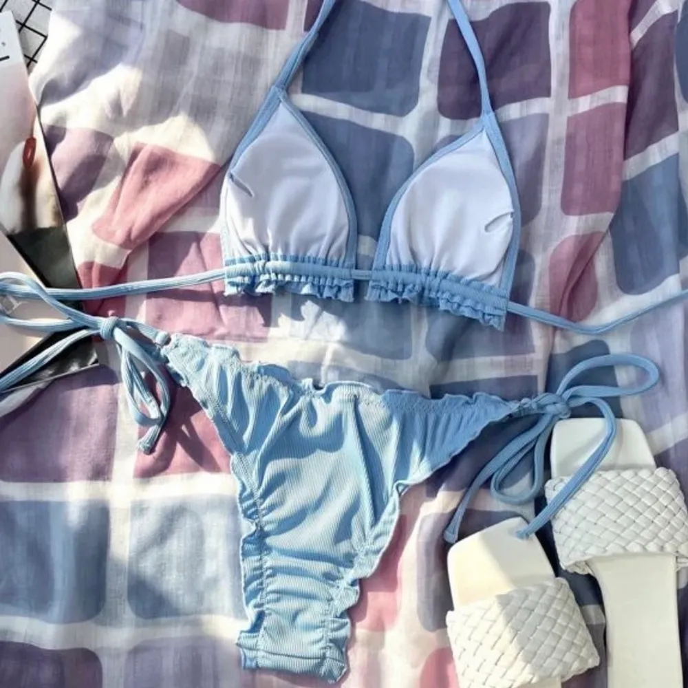 Så fin bikini i finaste blå färgen! Helt oanvänd, från shein💕 frakt tillkommer 💕 bud är bindande💕 . Accessoarer.