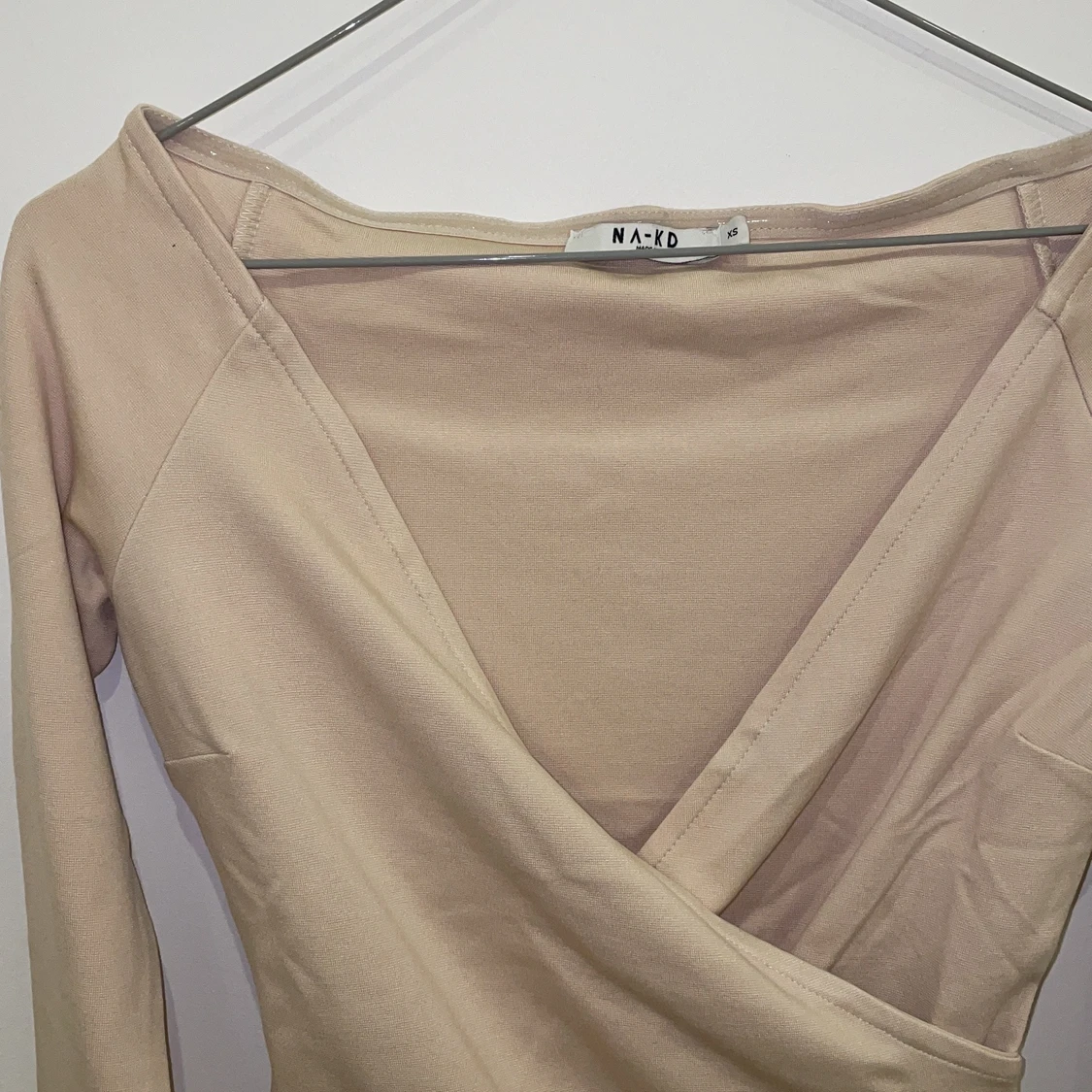 Beige top från NAKD - 90