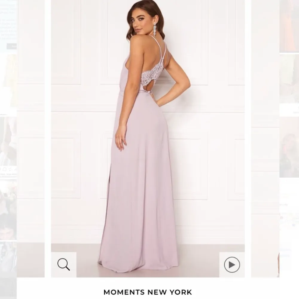 Jättefin balklänning! Perfekt för student och bal mot sommaren🤍 Från Moments New York, nyskick! Köpt för 900, endast använd en gång. Klänningar.