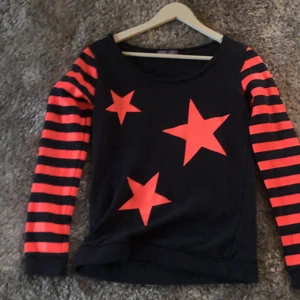 Gullig topp - Helt ny som passar XS/S, öppningen på toppen är relativt stor! Priset är inkluderad frakt💞