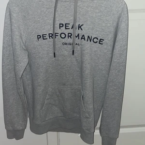 peak performance  - säljer denna fina tröja. inte använt mycket. 