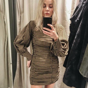 Rutig klänning - Söker denna från zara i XS!!